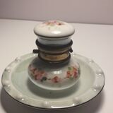 Encrier ancien en porcelaine et laiton