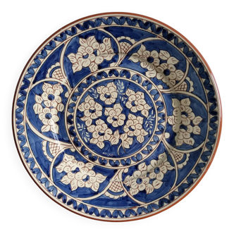 Plate signed Luis Janeiro, Portugal, enamelled terracotta plate