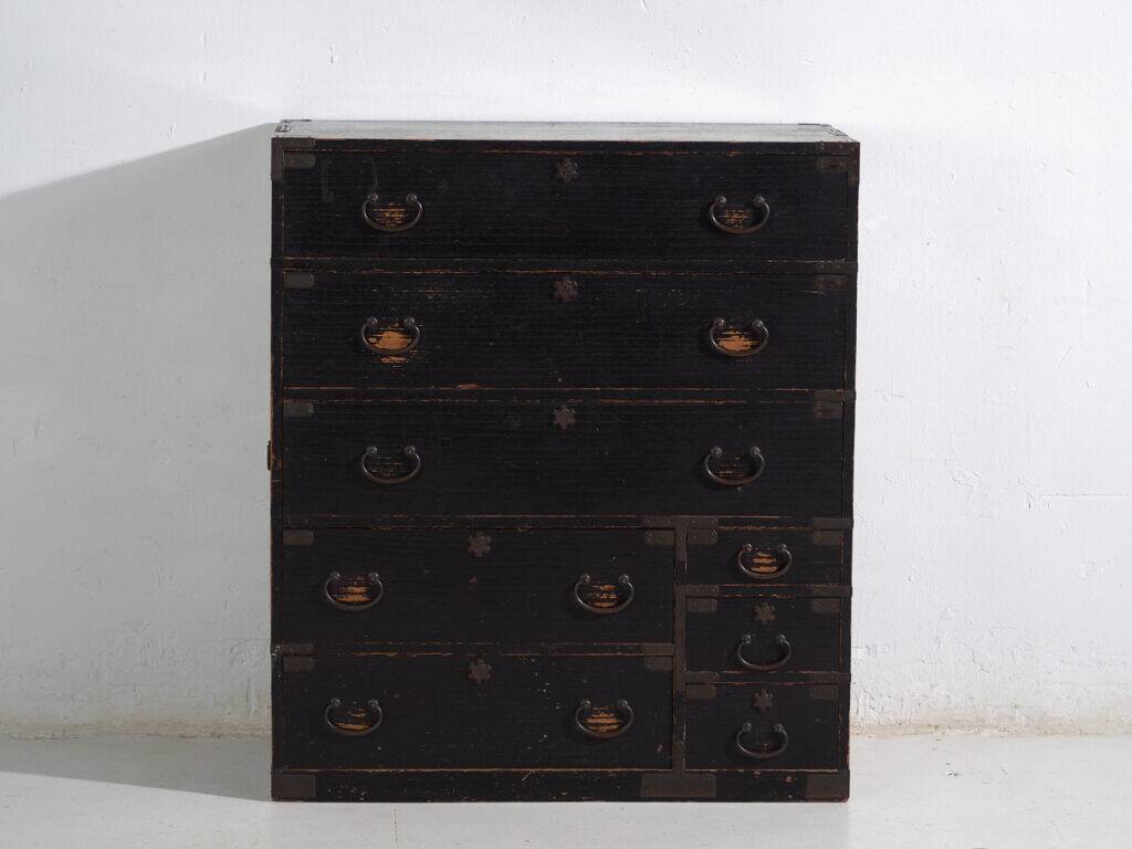 Antique Japanese commode Isho-Dansu in paulownia – Meiji/Taishō period – circa 1890-1920