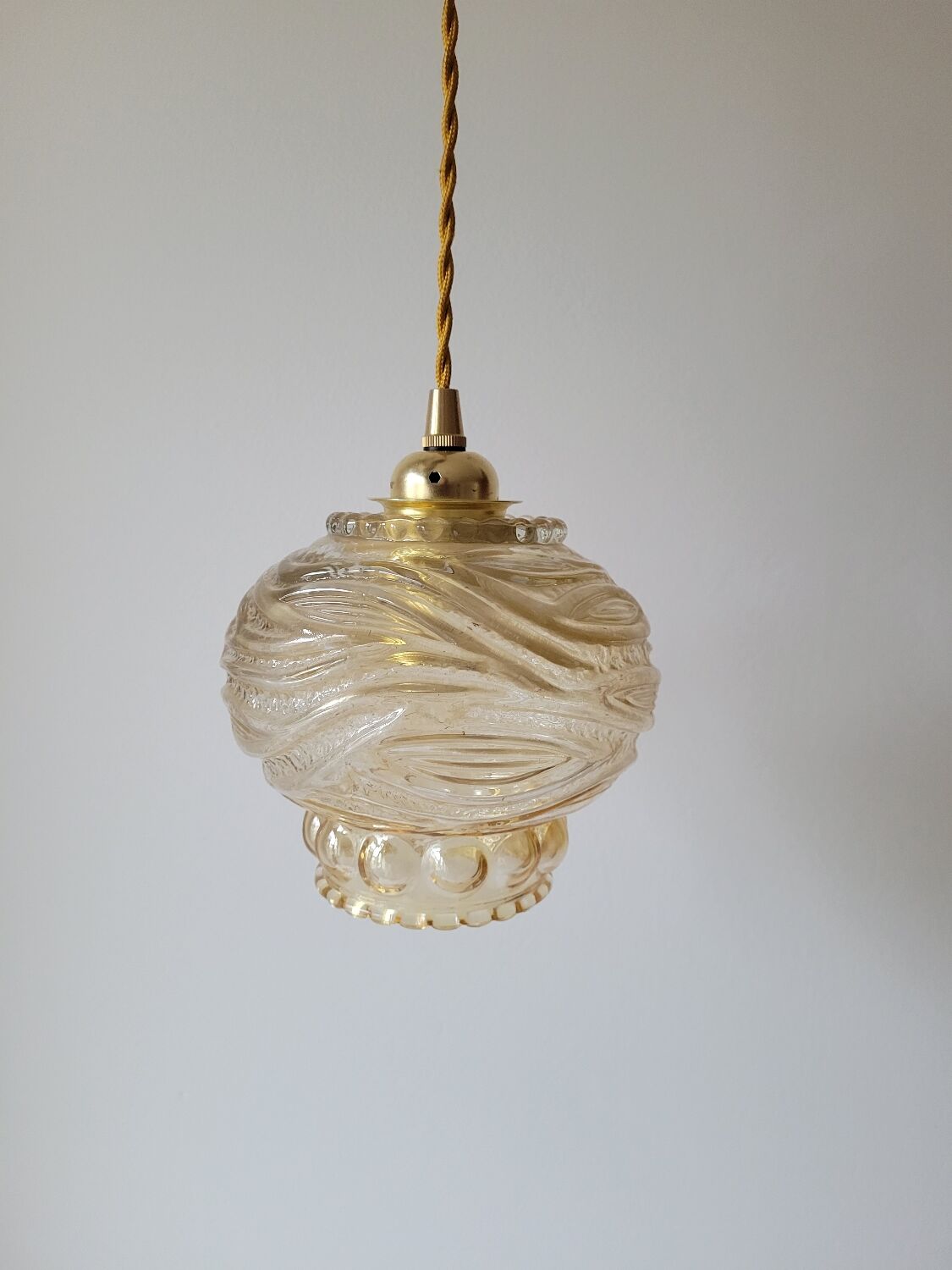 Suspension en verre moulé