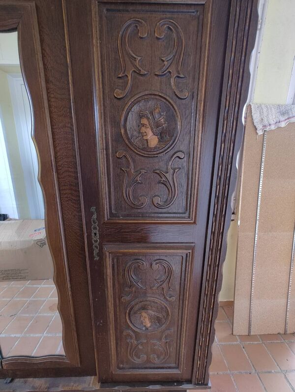Armoire ancienne style Henri II – chêne sculpté – 4 portes avec miroir