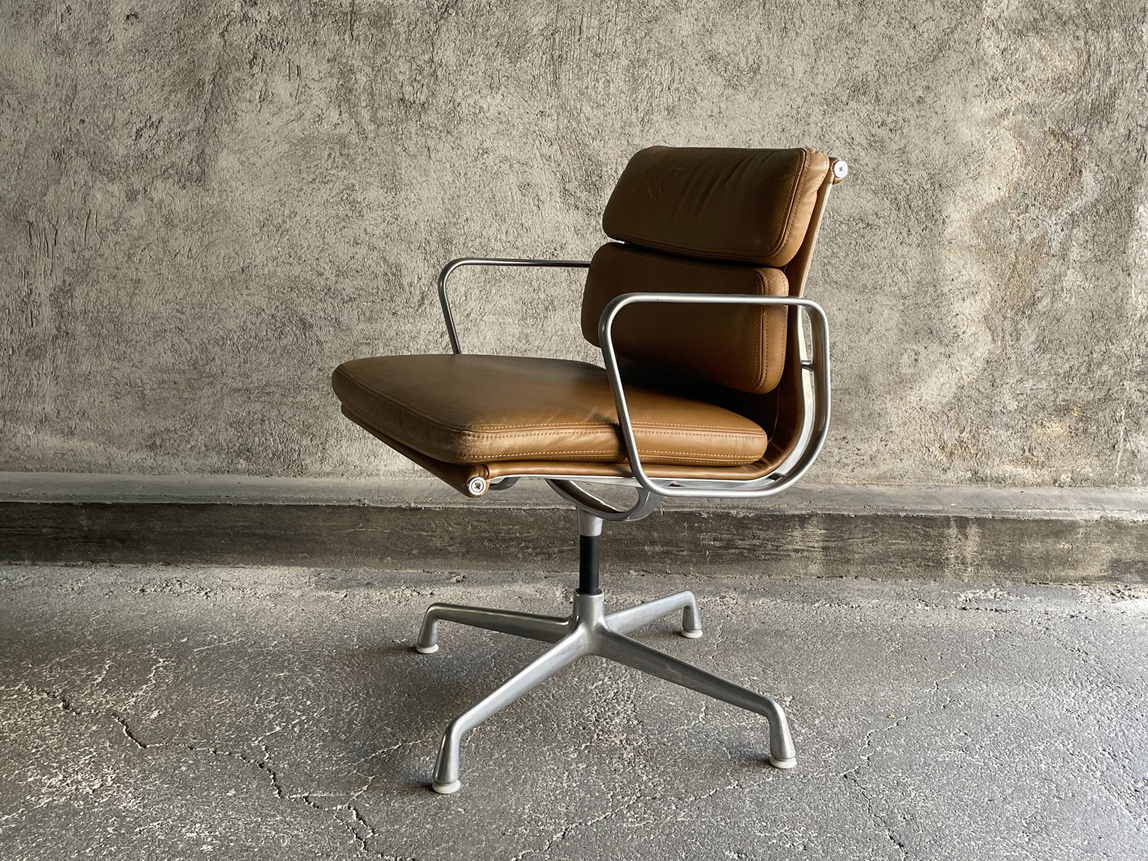 EA 208 camel leather armchair by Charles Eames for Herman miller