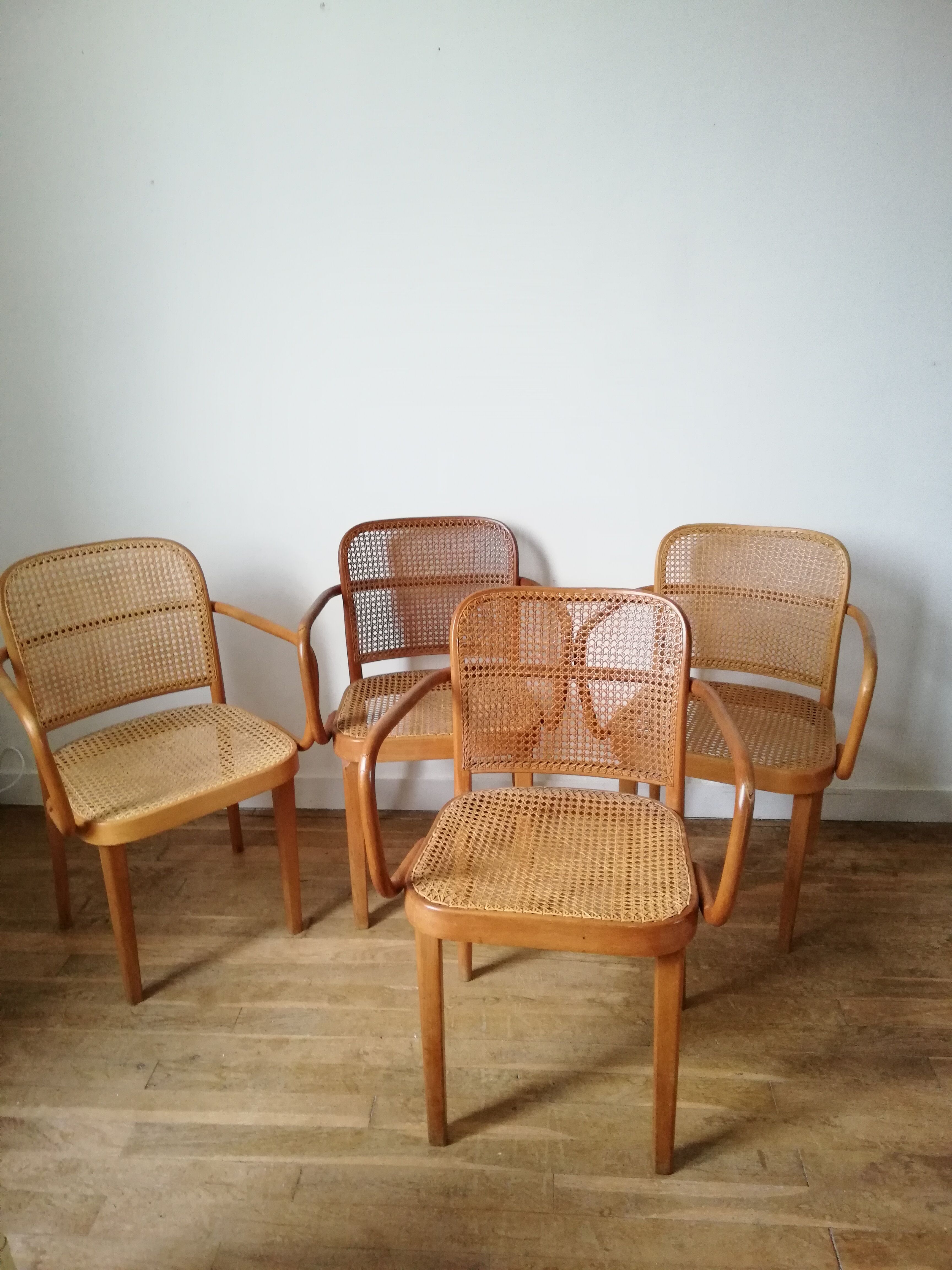 4 Thonet chairs with armrests