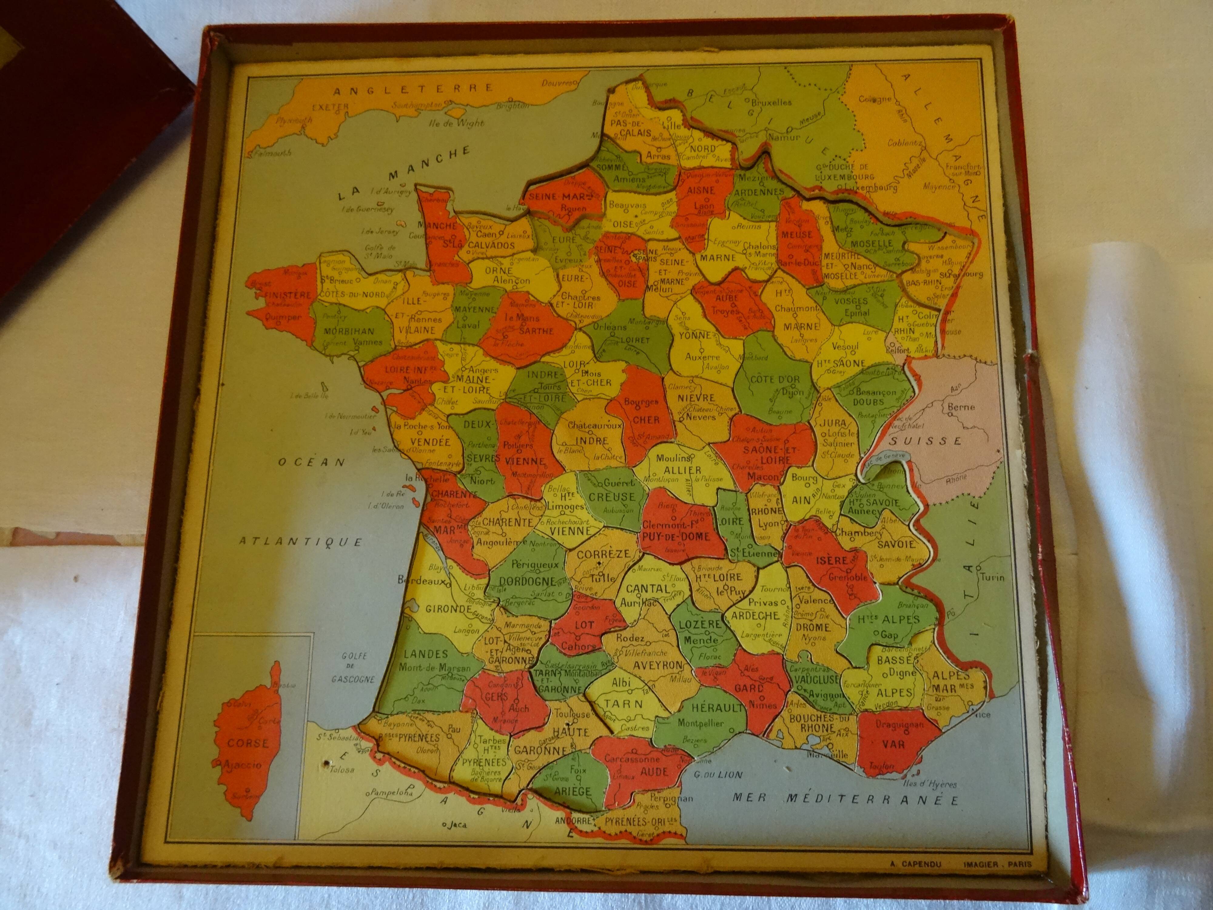 Puzzle game of the French departments
