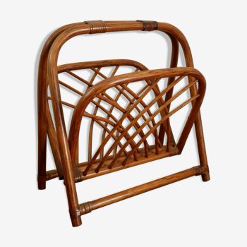 Foldable magazine rack in wicker