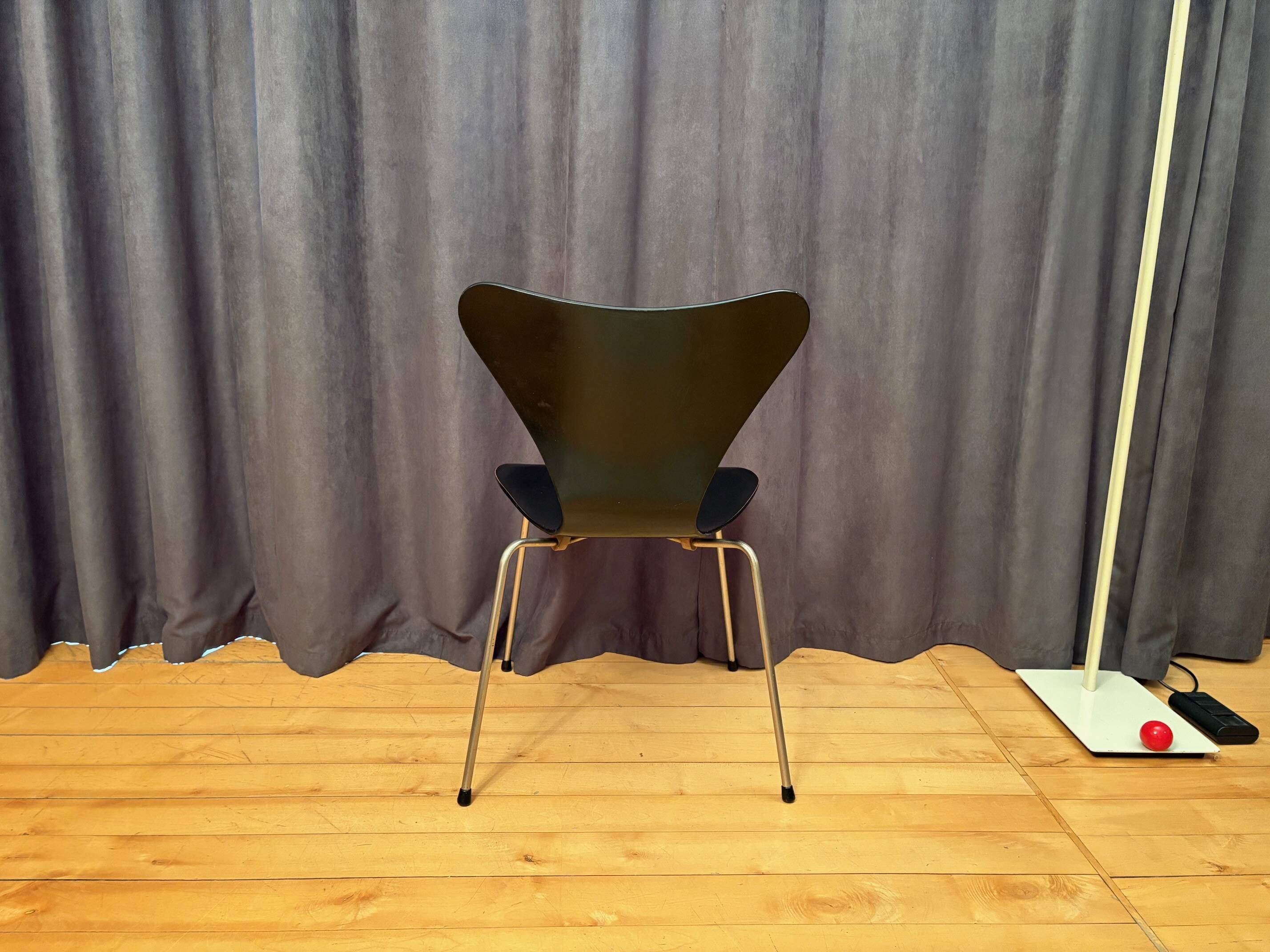Chair model 3107 designed by Arne Jacobsen, Fritz Hansen, Denmark, 1956