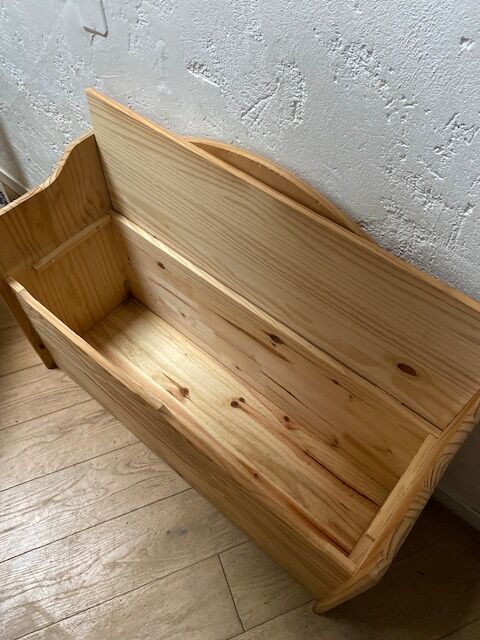 Natural wood bench chest