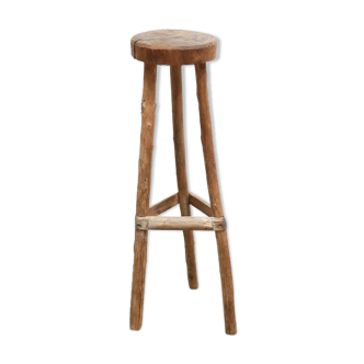 Sellette brutaliste tripode en bois