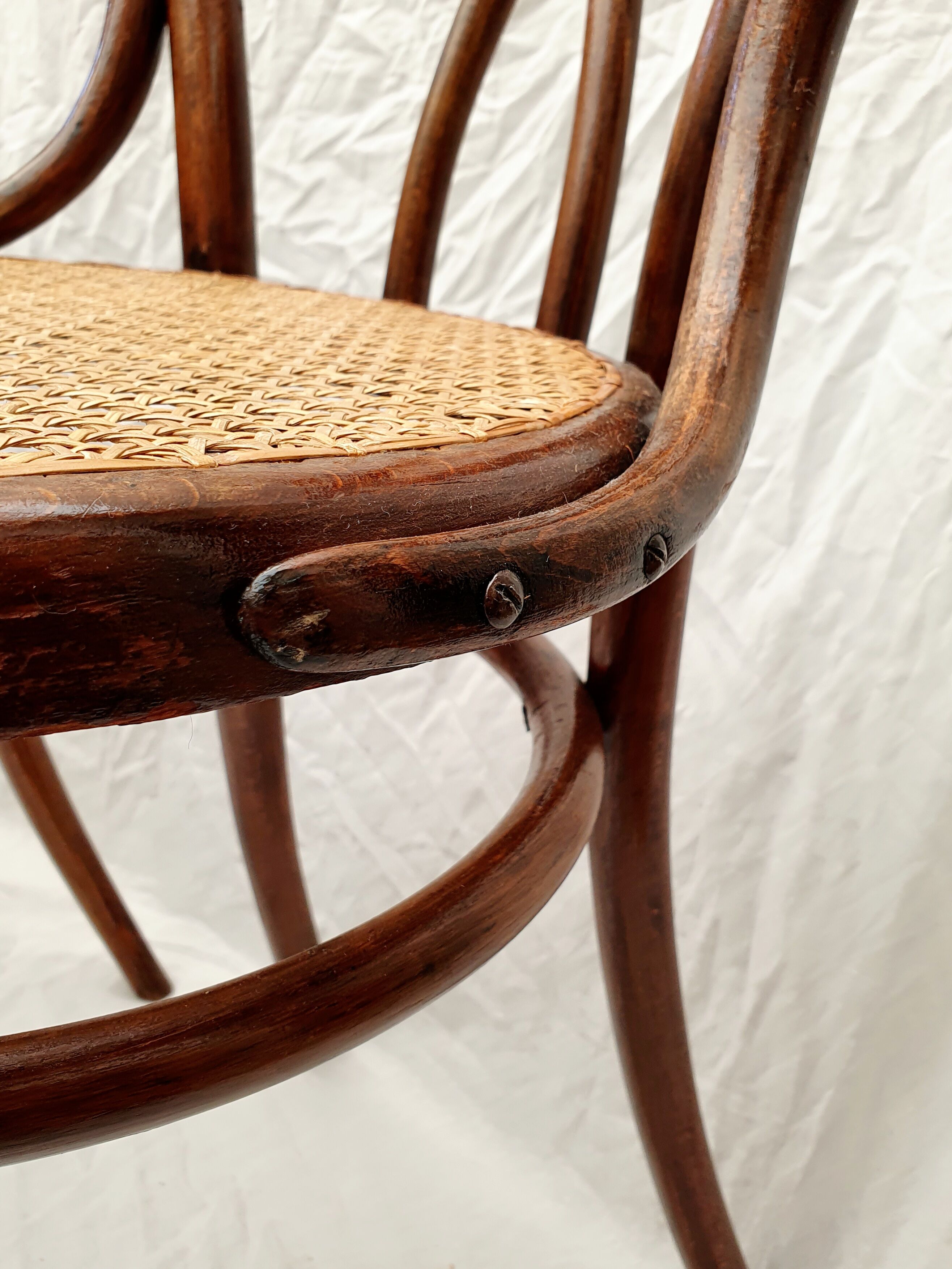 Paire de chaises cannées J&J Kohn  n°36