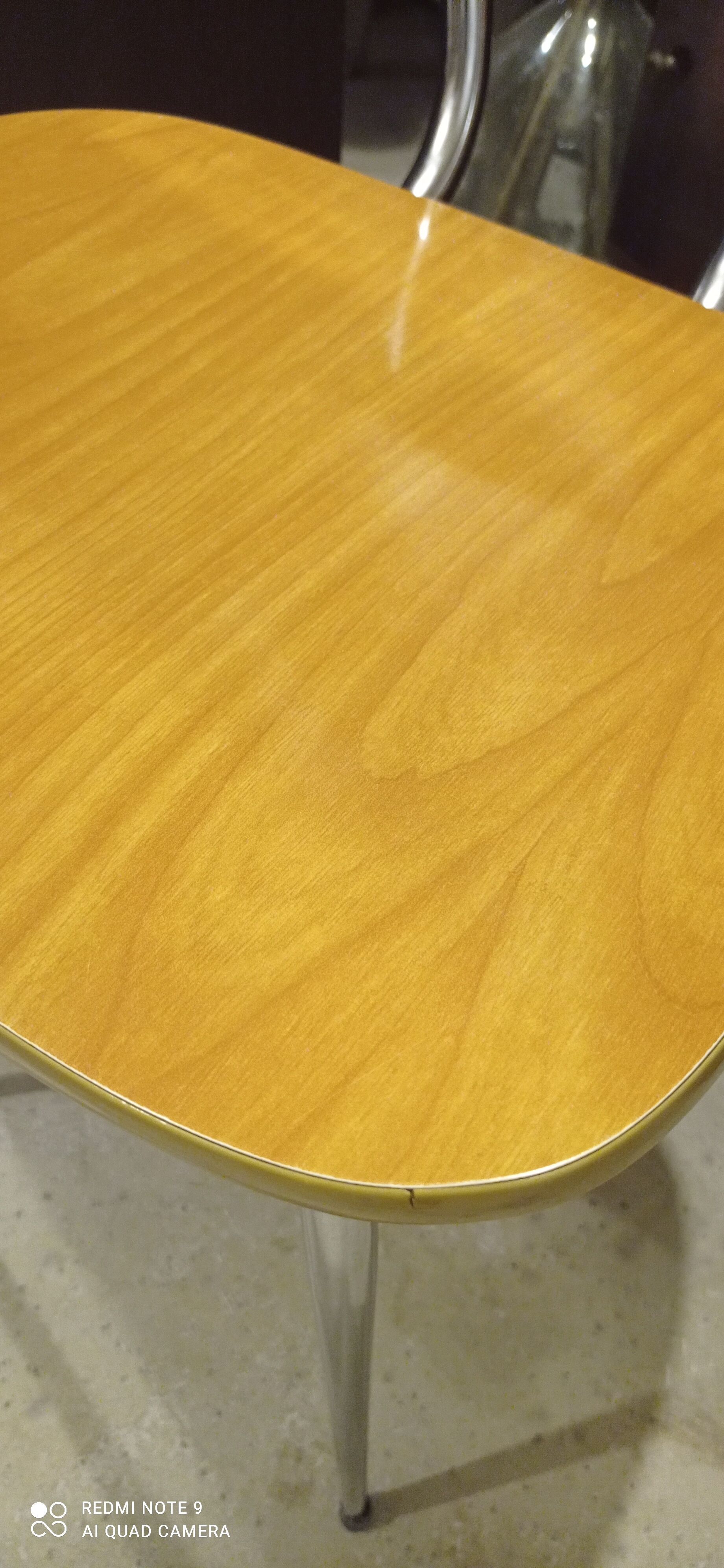 Chaise formica fauve