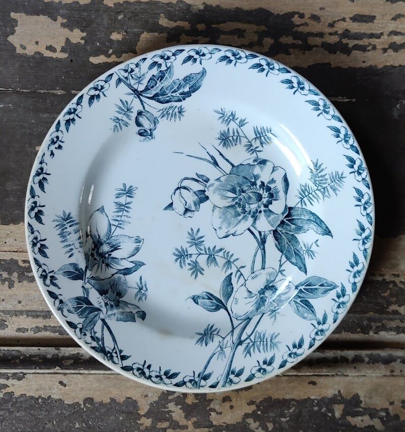 Set of four flat plates in iron earth