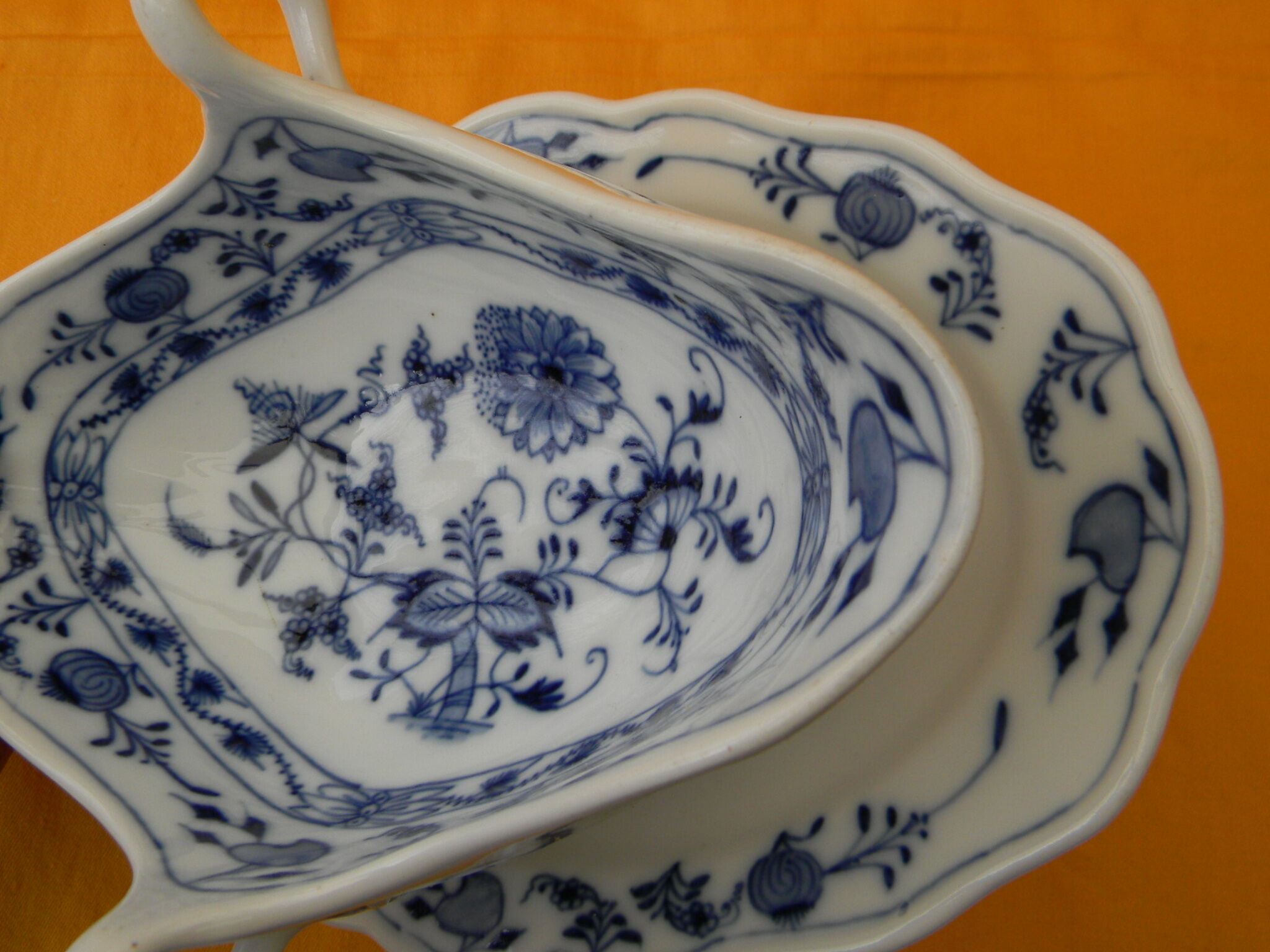 Porcelain saucière germany meissen germany.