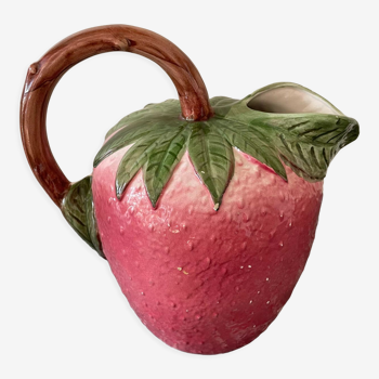 Strawberry-shaped slurry pitcher