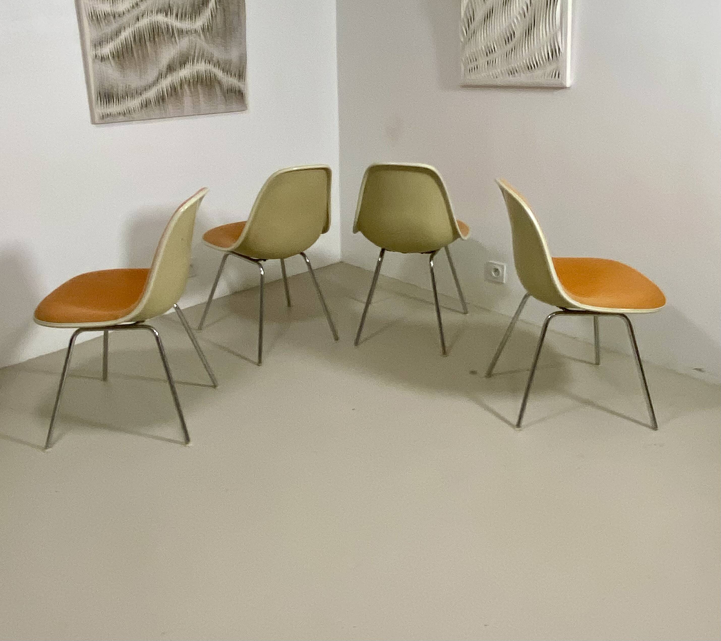 Set of 4 DSW Eames chairs – Herman Miller (1952)
