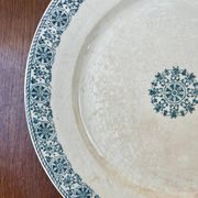 Plat ancien en terre de fer Gien, modèle Arabesque