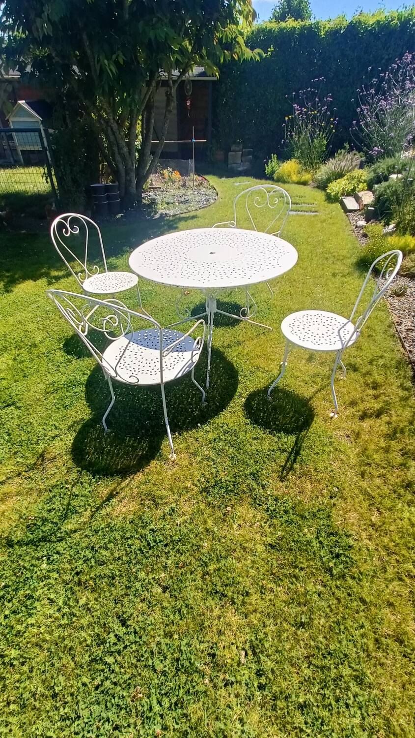 White wrought iron garden furniture