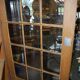 Vitrine verre biseauté, en chêne sculpté du début 20ème