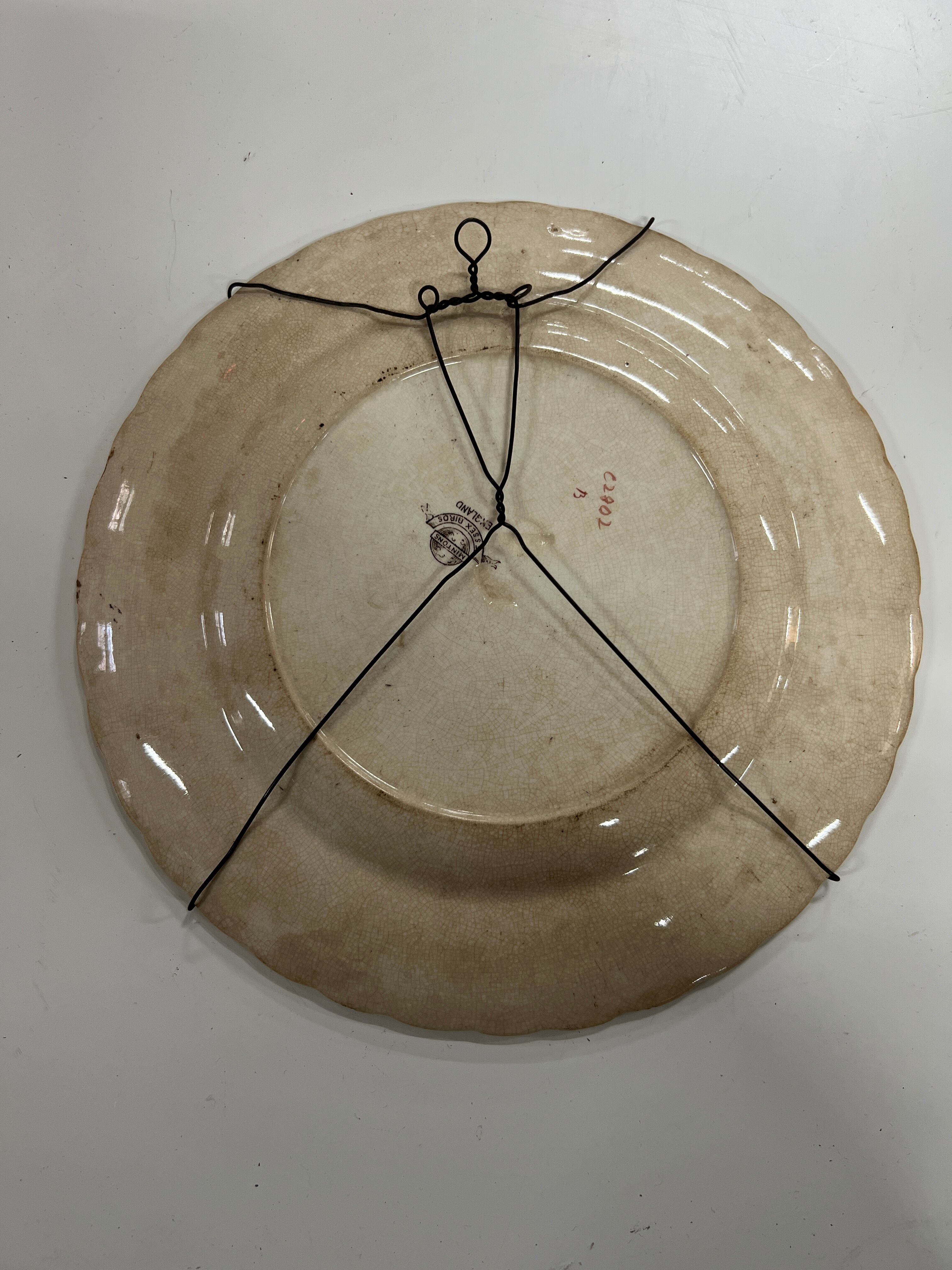 Decorative flat plate to hang on the wall