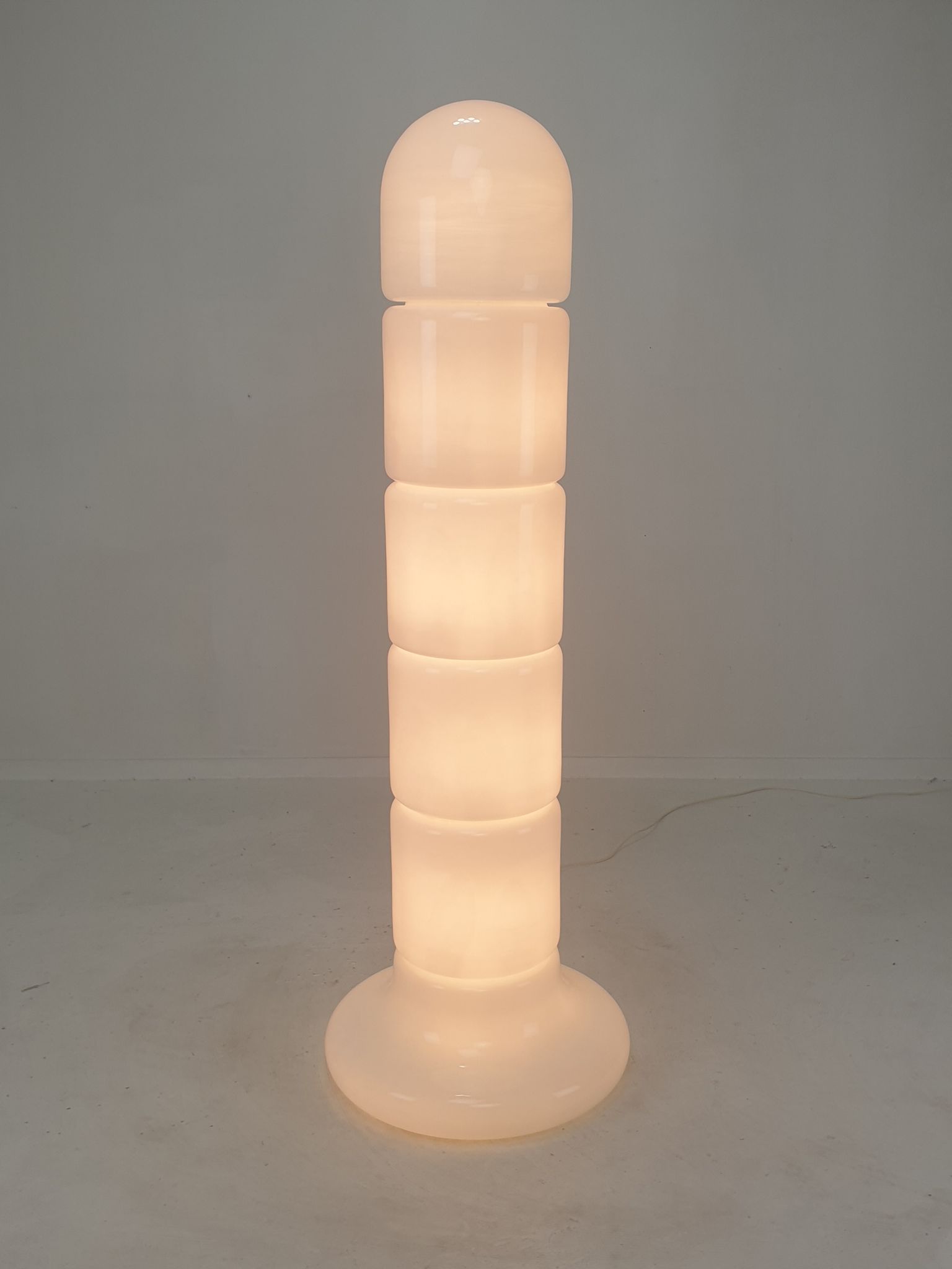Italian opaline glass zea floor lamp by Salocchi for Lumenform, 1970s
