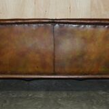 Chesterfield leather canapé with claw and ball feet by Howard & Son, Victorian era.