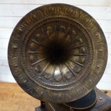 Gramophone with flag "his master's voice"