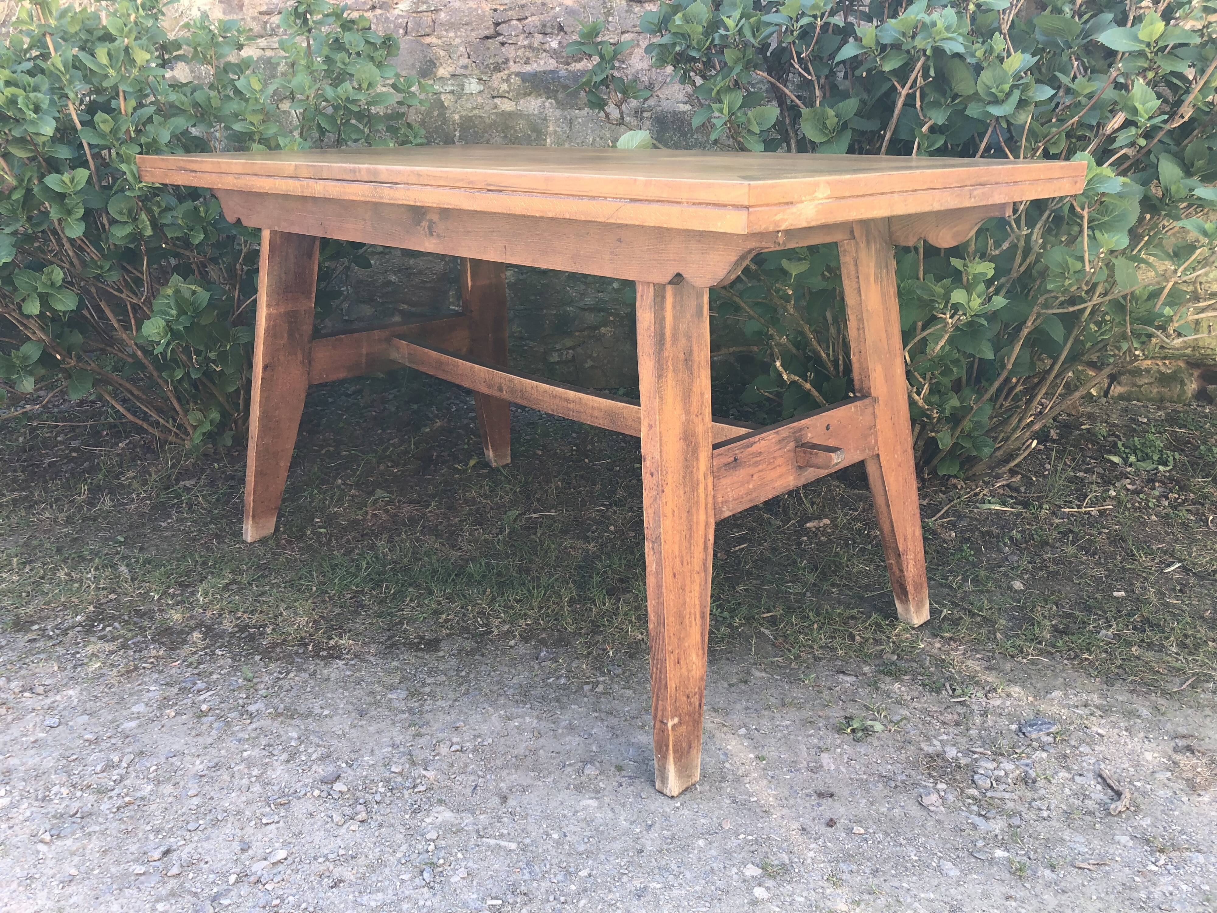 Table vintage d’époque reconstruction Rene Gabriel en hêtre.