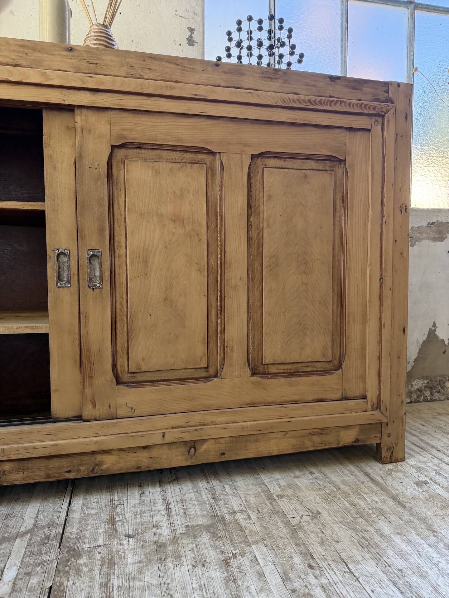 Enfilade with sliding doors from the 1950s
