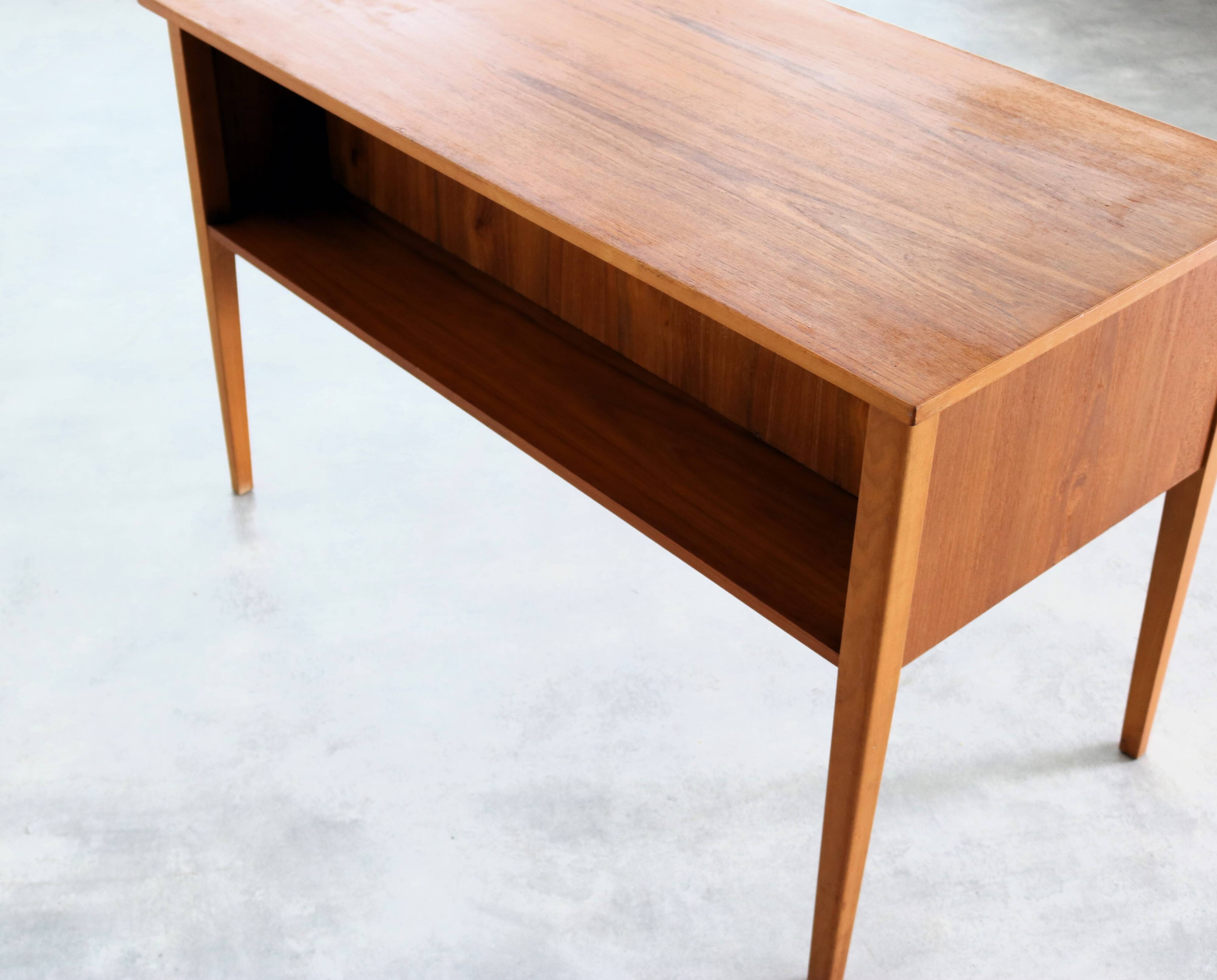 vintage desk | teak | 60s | swedish period | 60s