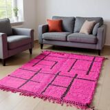 Traditional handmade Moroccan rug with pink patterns, 200x300 cm.