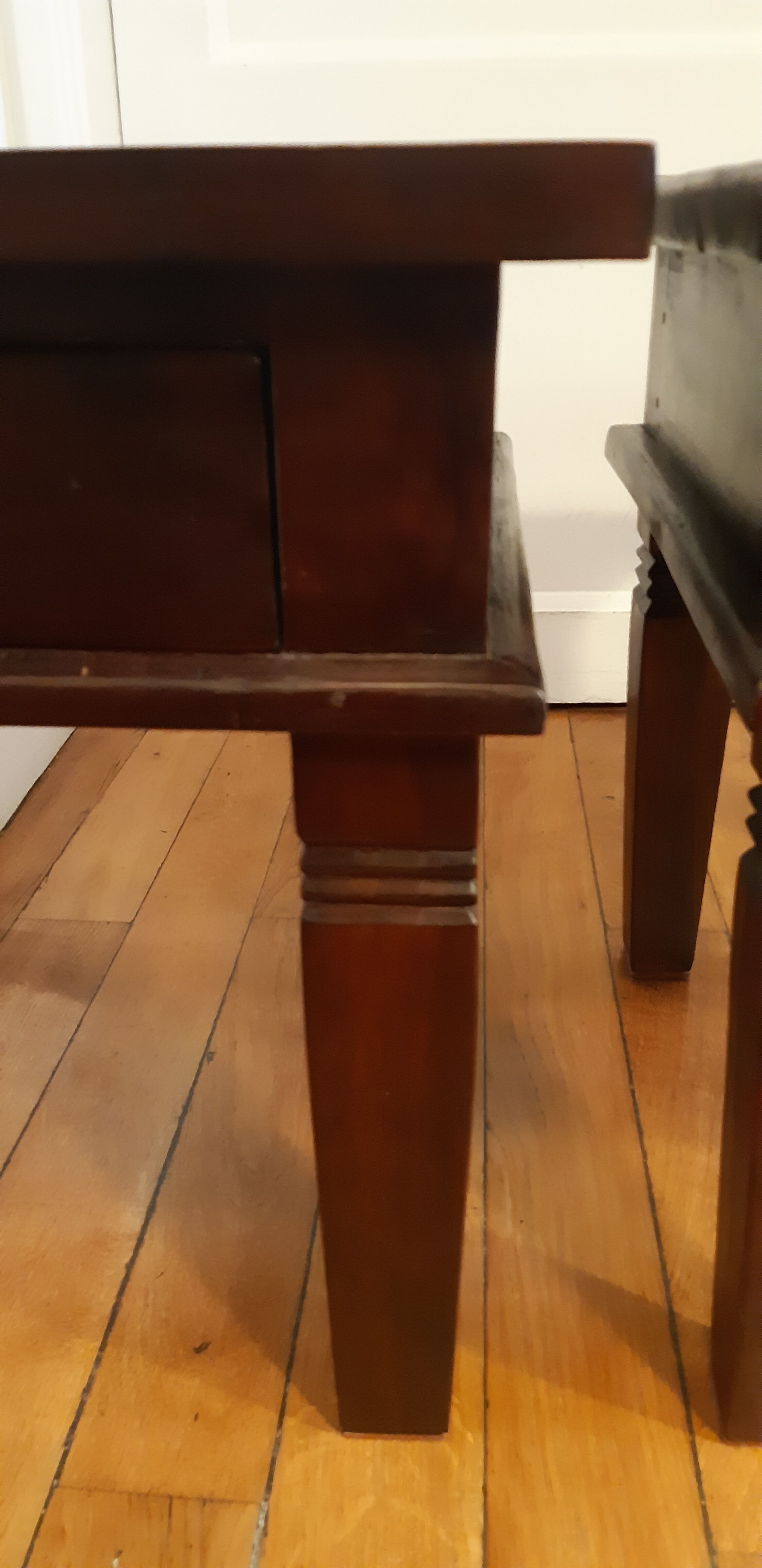 Tables de chevet en bois exotique