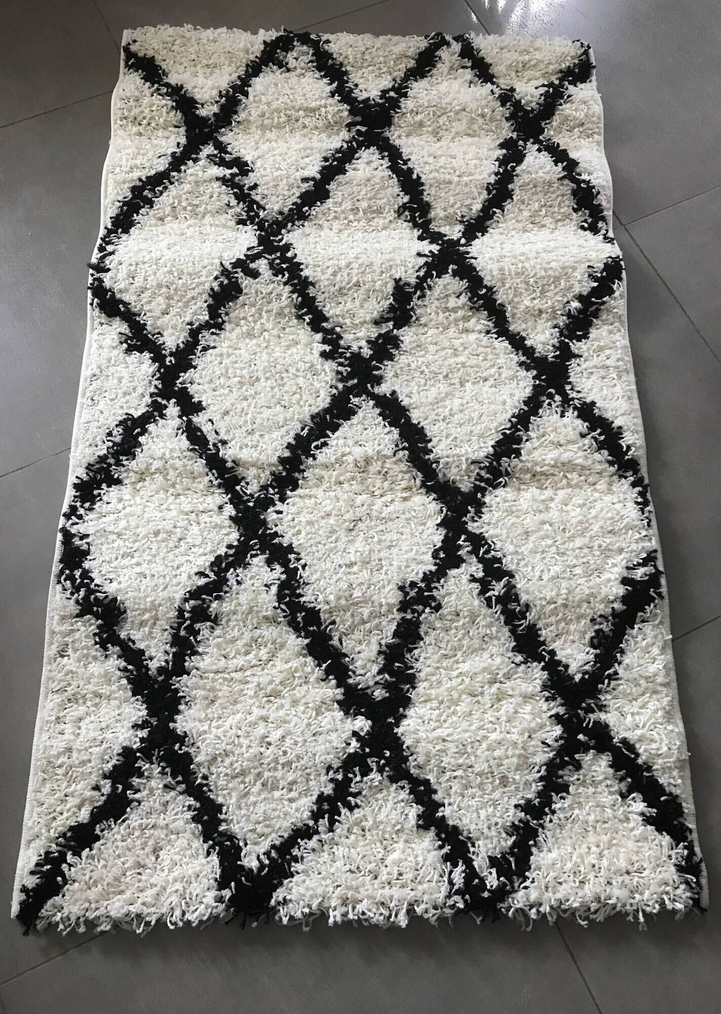 Tapis de style ethnique berbère écru et losange noir 80 x 140 cm