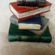 Hold pile holder of books carved wood trompe l oeil