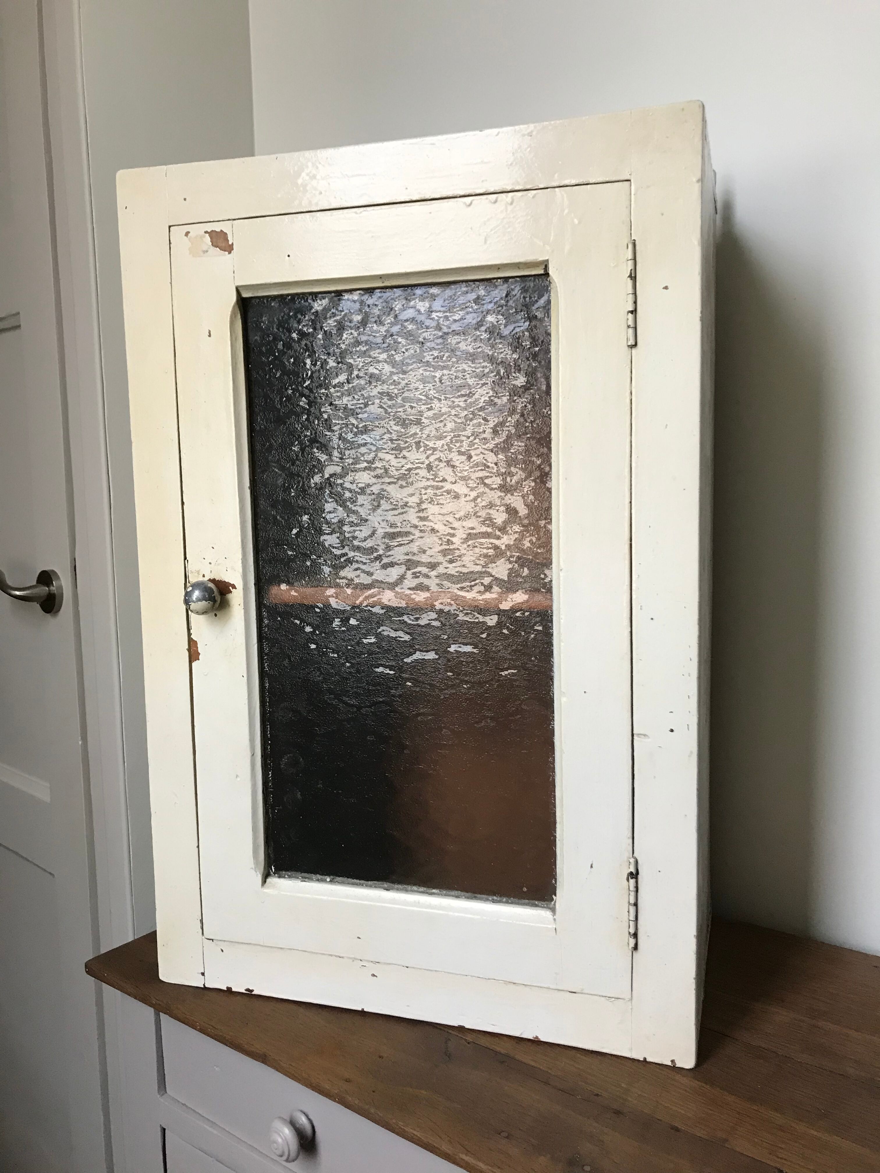 Armoire à pharmacie vitrine