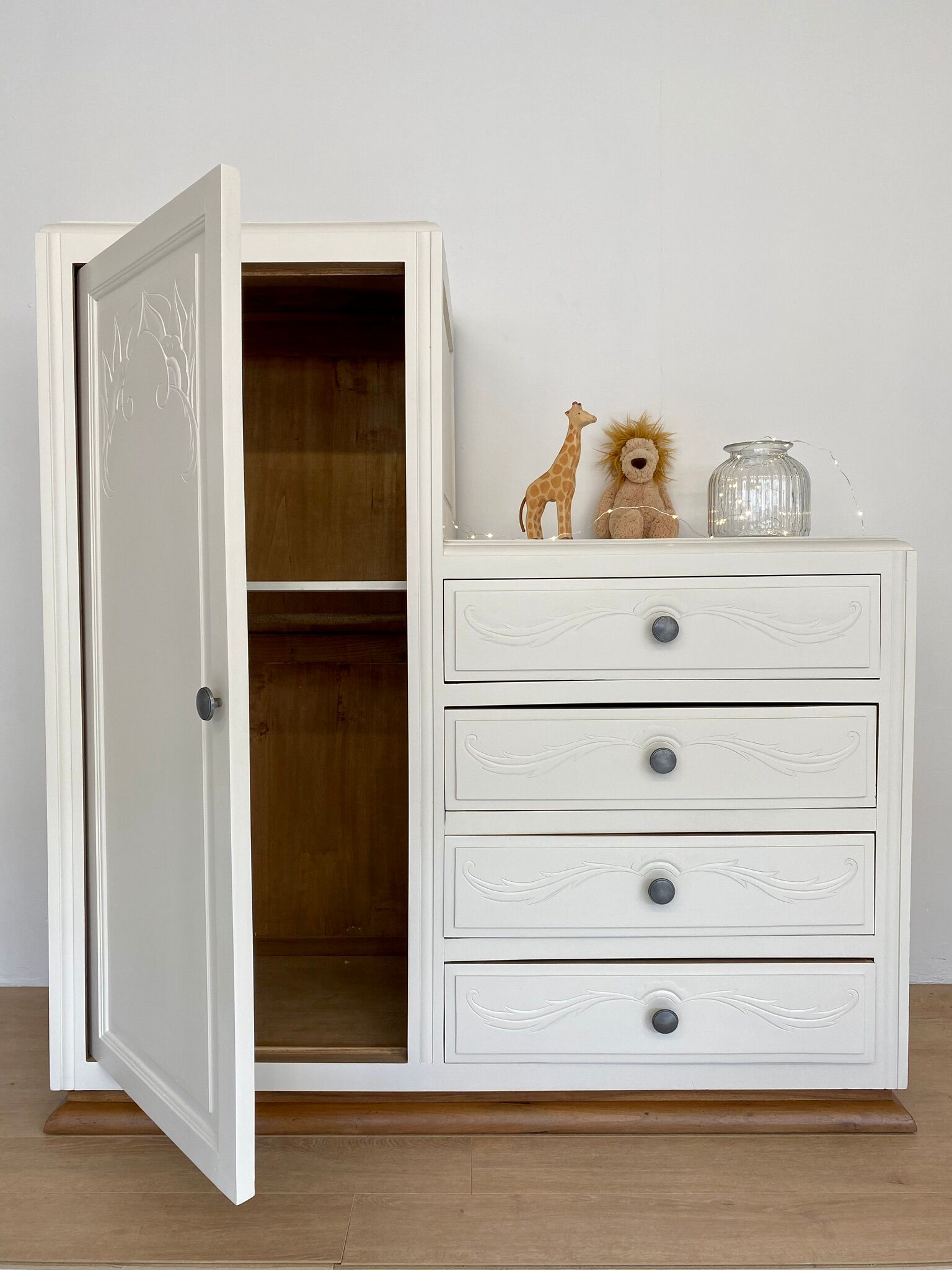 Asymmetrical wardrobe