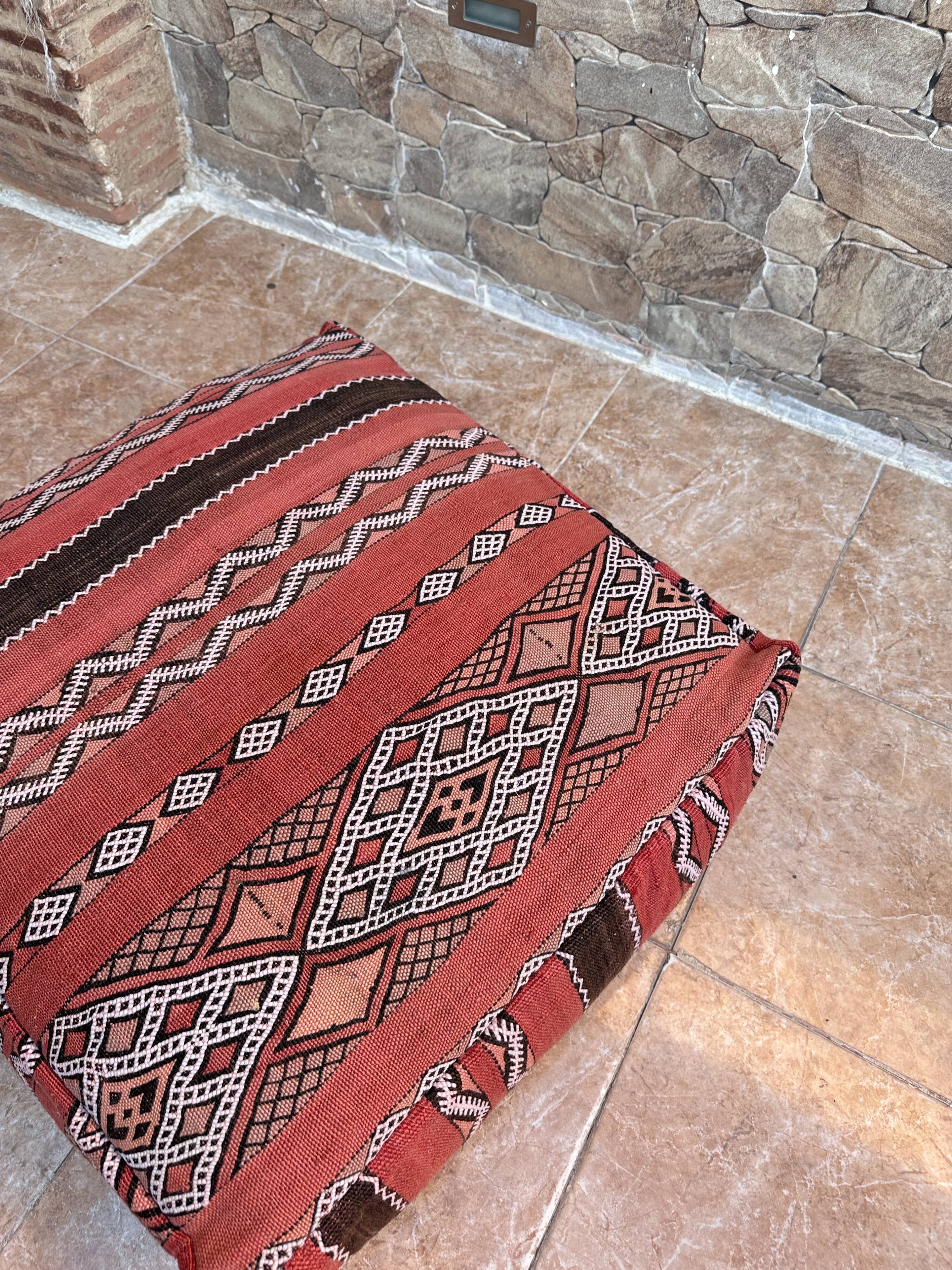 Pouf Kilim berbère fait main, coussin de sol