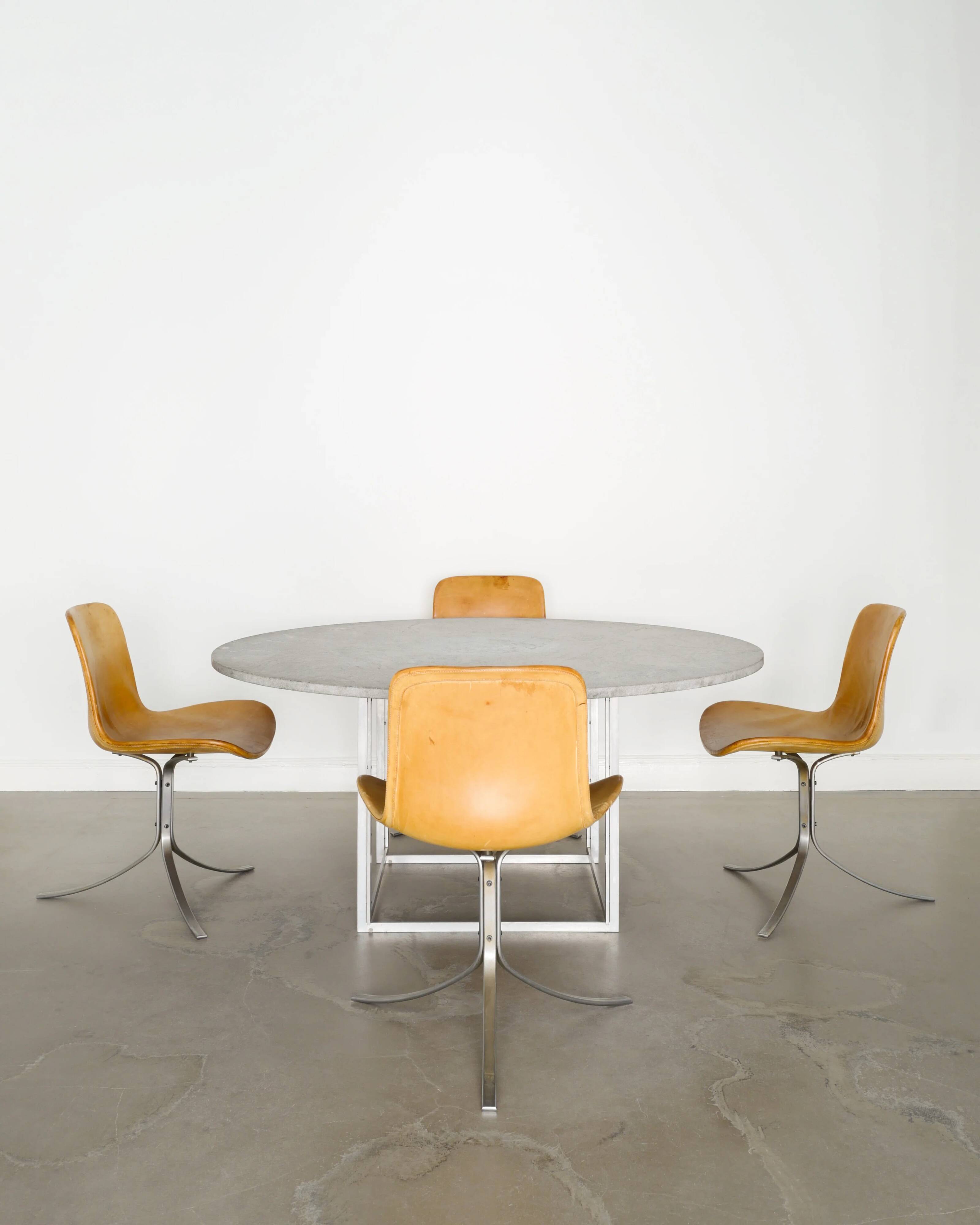 Table à manger "PK54" emblématique danoise du milieu du siècle par Poul Kjærholm, années 1960.