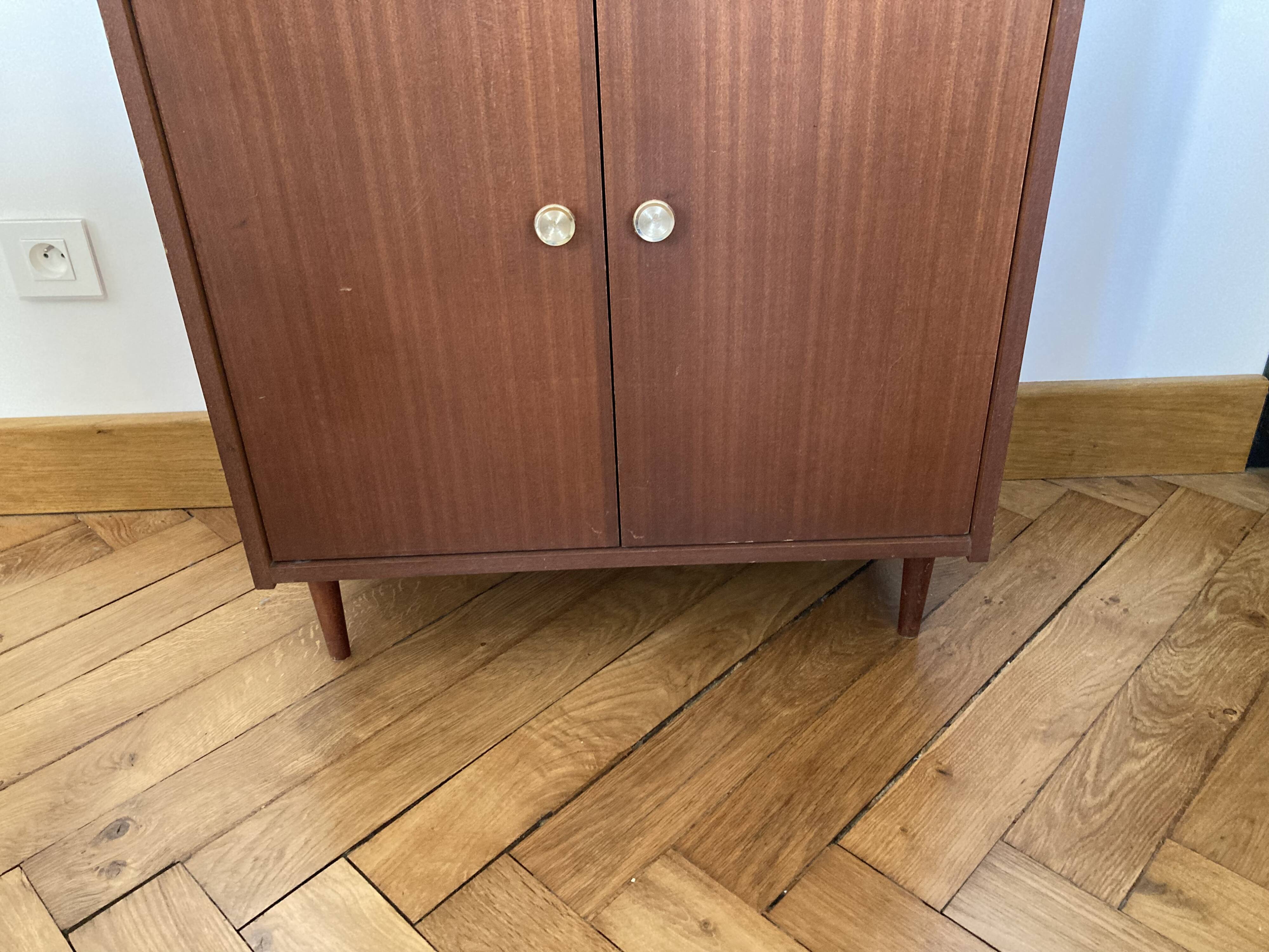Shoe cabinet