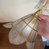 2 portable lamps with flower-shaped lampshades in mother-of-pearl and brass.