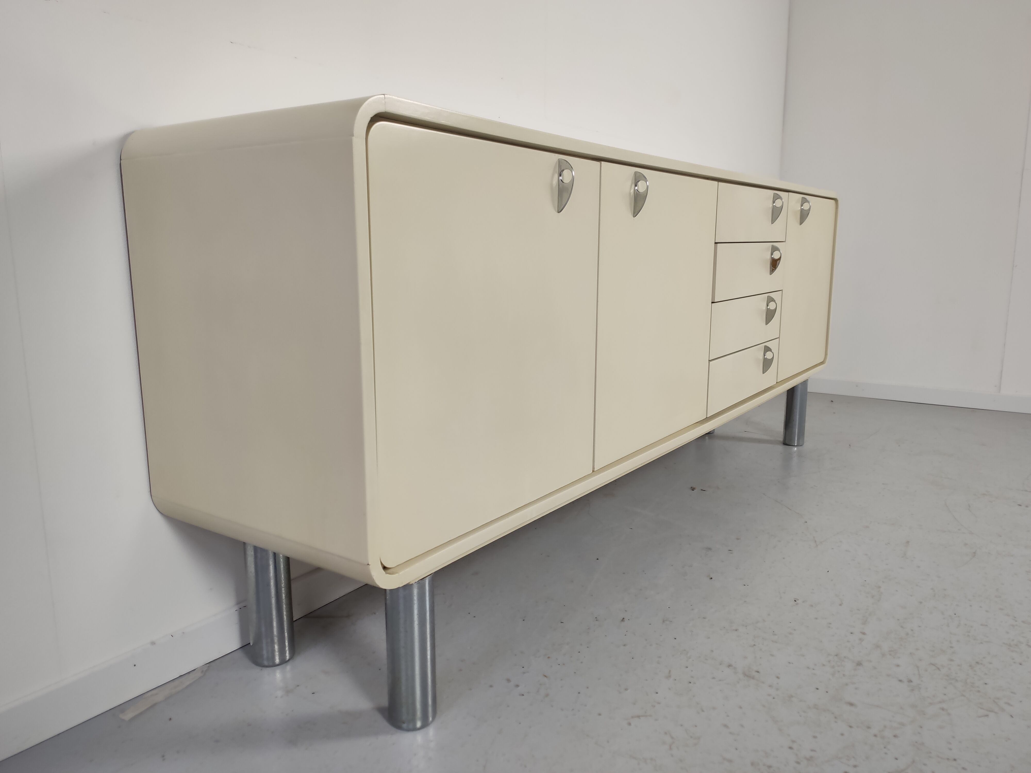 Vintage sideboard white space age 1970
