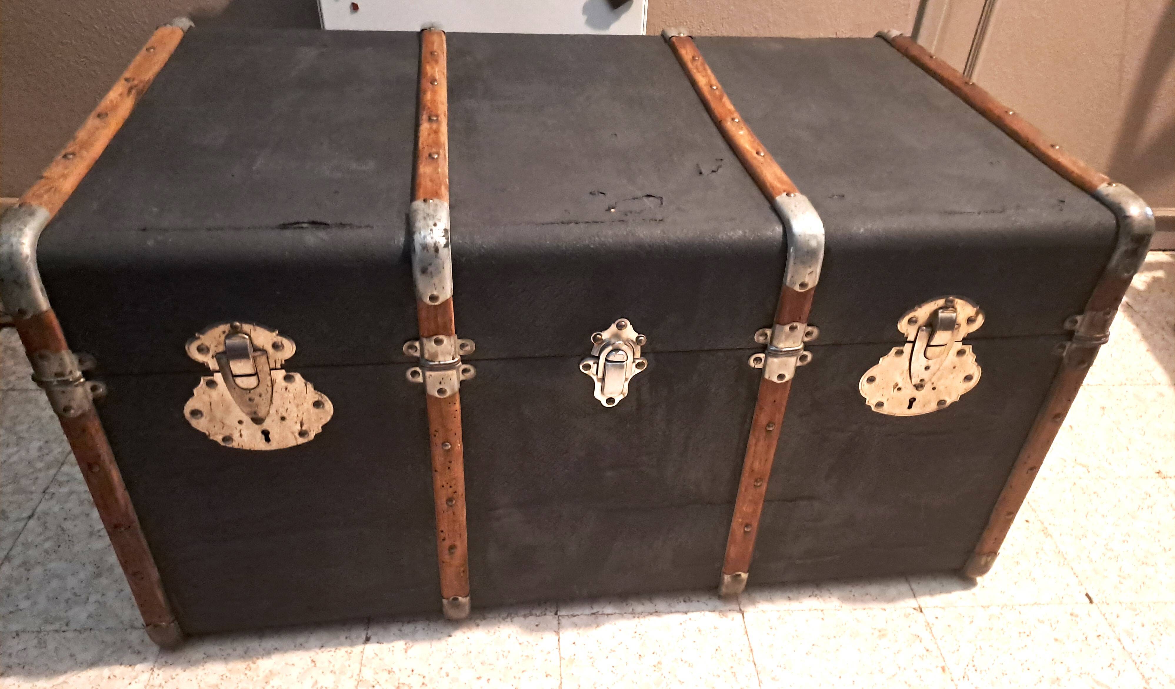 Antique vintage wooden travel trunk dating from the 1880s/1920s