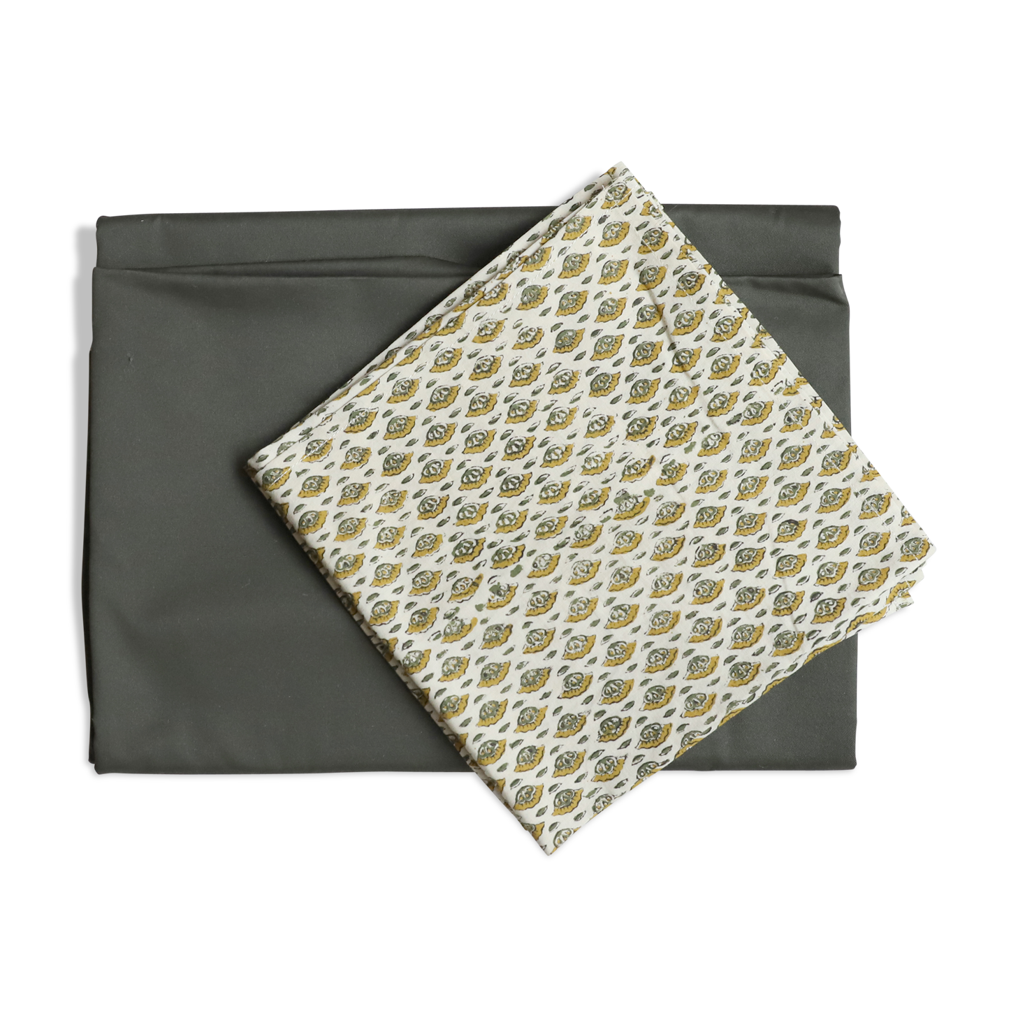 Tablecloth and towels in green upcycled linen