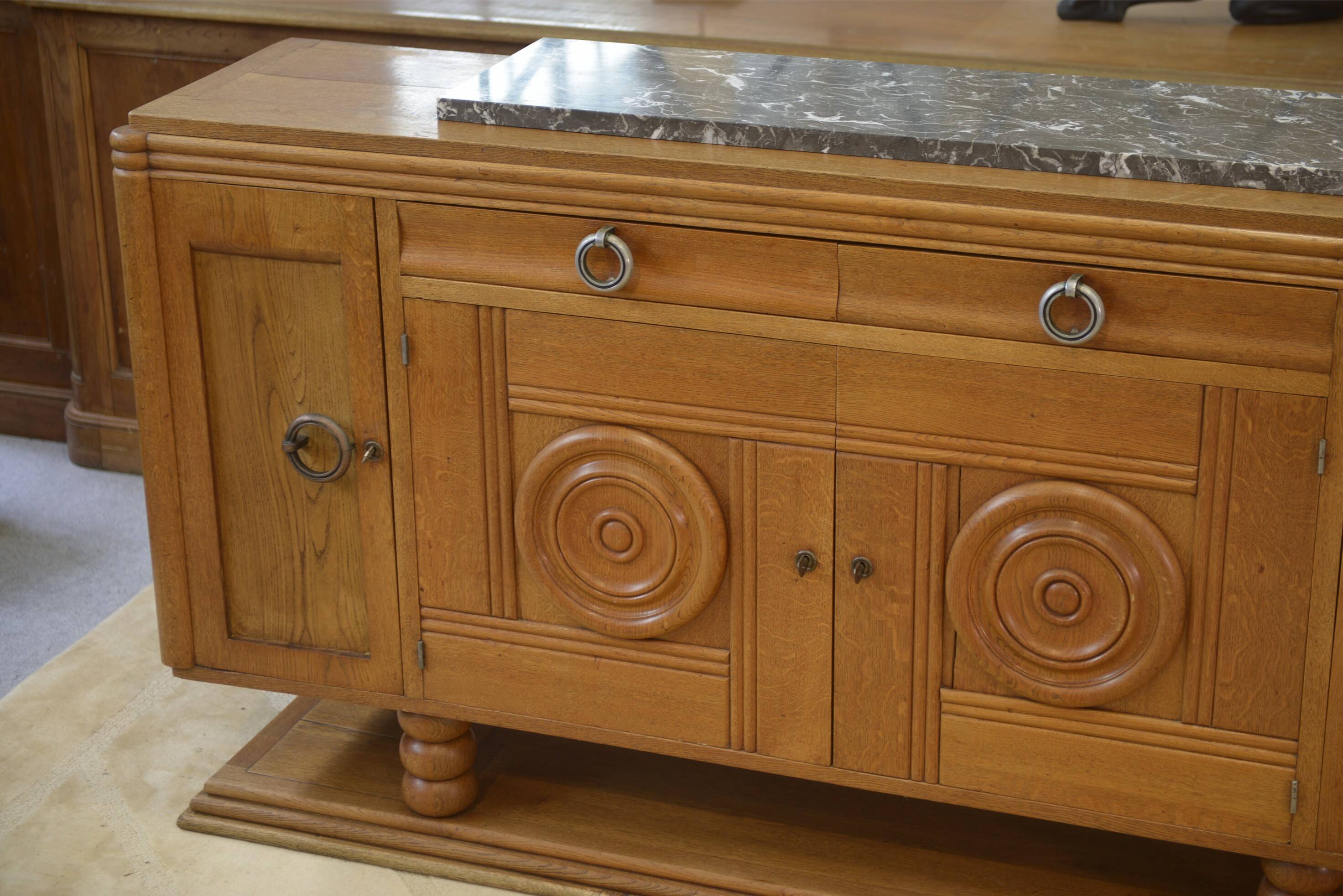 Buffet en chêne dans le goût de Charles Dudouyt 1930’s