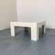 Table basse blanche Space Age des années 1970.