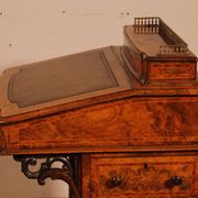 Davenport desk in burr walnut and inlays from the first part of