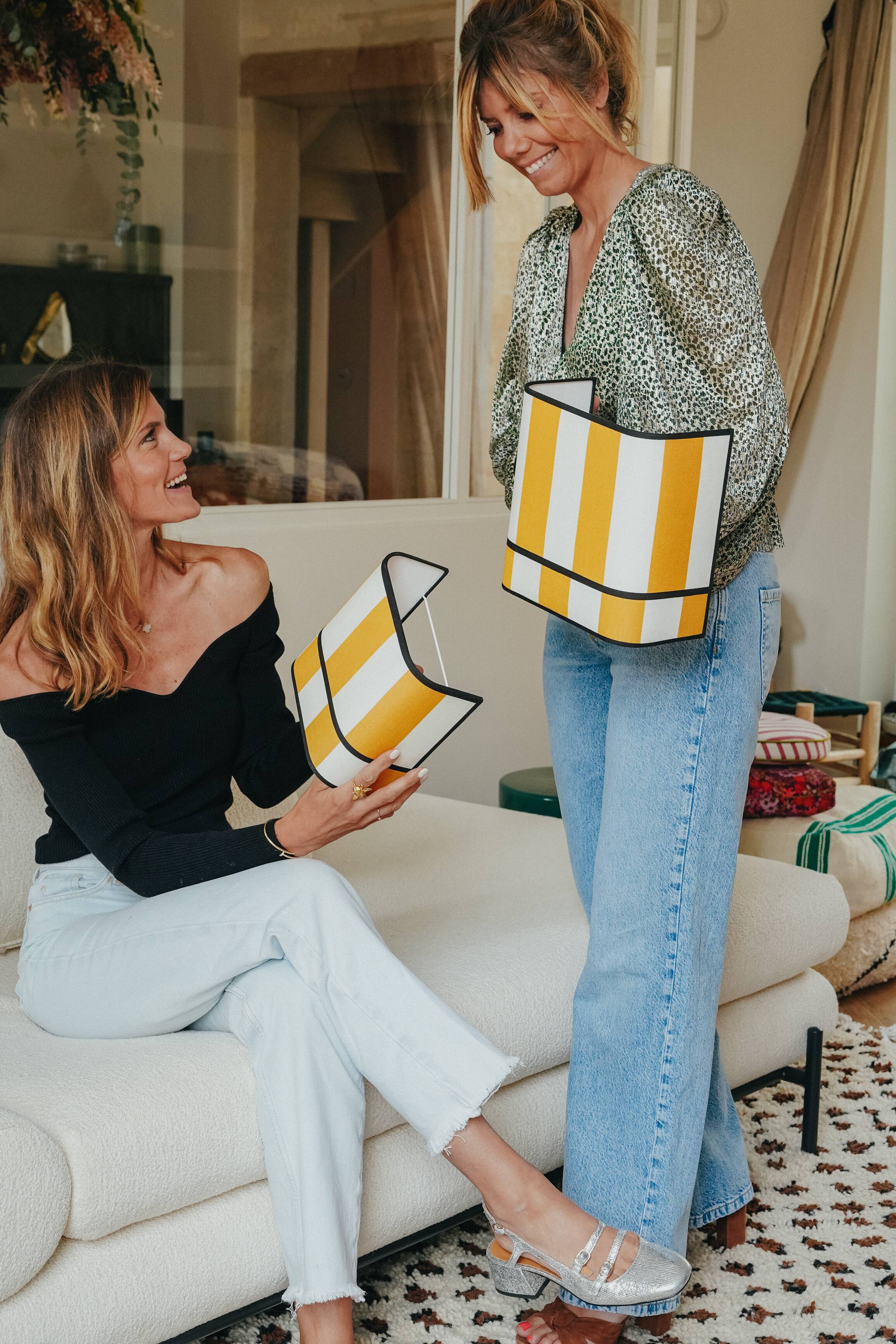 La divine – yellow deckchair striped wall light (large model).