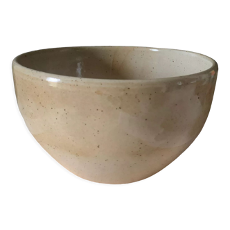 Salad bowl in sandstone