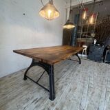 Table industrielle en bois
