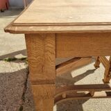 Extendable oak table