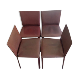 Suite de Quatre Chaises Matéo Grassi gainées de cuir bordeaux