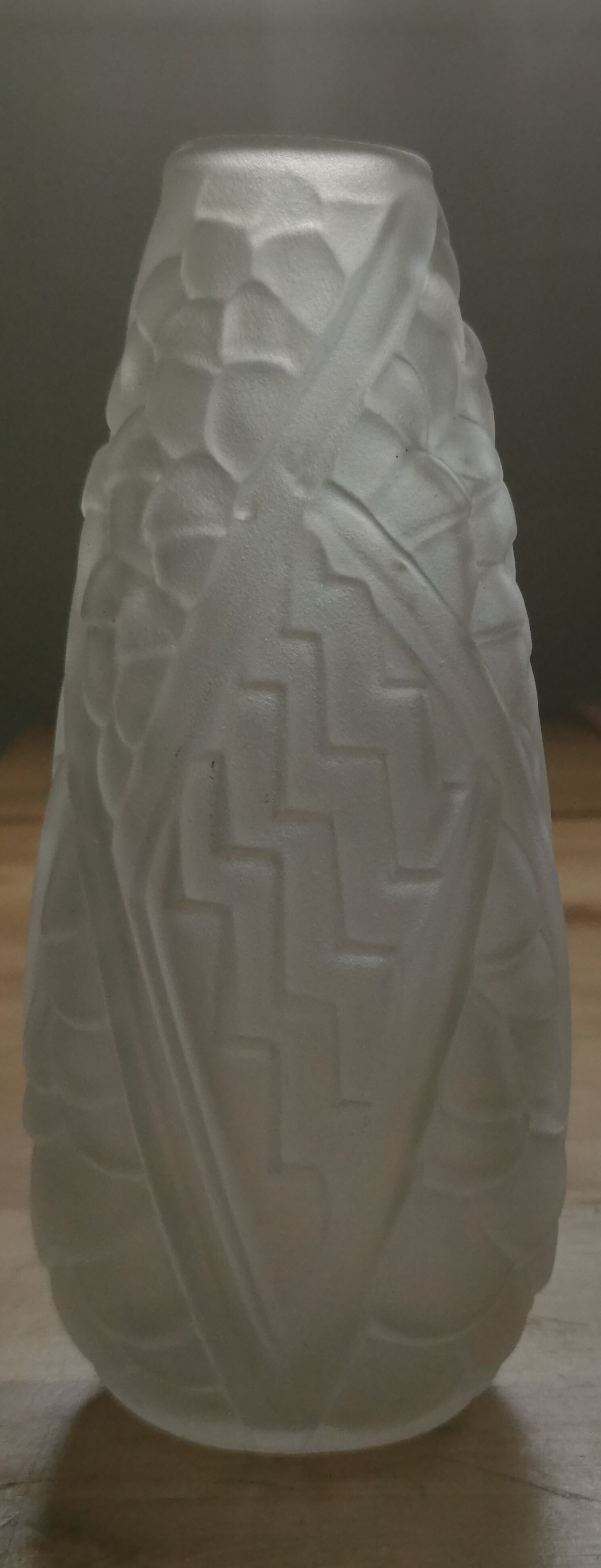 Vase art deco pressed glass